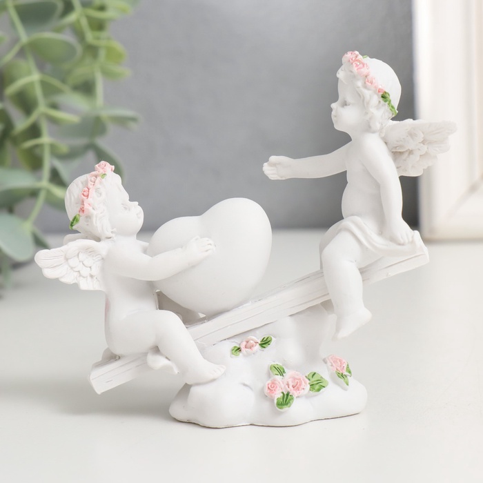 Фигурка полистоун «Ангелочки в розовых веночках качаются на качалке», 10×11×4.5 см - Фото 1