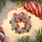 Брошь новогодняя "Рождественская сказка" венок сказочный, цвет красно-зеленый в серебре - Фото 1