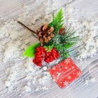 Декор "Новогодние мечты" ягоды с шишкой и листьями 13 см - Фото 3