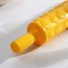 Скалка кондитерская «Ромашки», 37 см, рабочая часть 25 см, фактурная, цвет МИКС - Фото 3