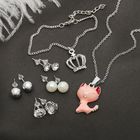 Гарнитур 6 предметов: 4 пары пуссет, кулон, браслет "Кошка королева", цвет бело-персиковый в серебре, 45см - Фото 1