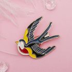Брошь «Ласточка весенняя», разноцветная в золоте - Фото 1
