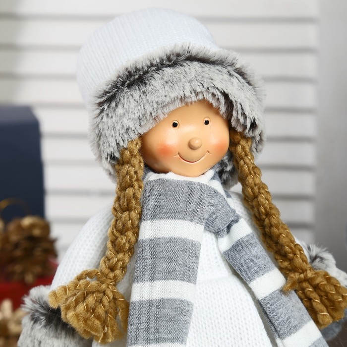 Кукла интерьерная "Девочка в белом платье и полосатом шарфике" 41 см - фото 1906871450