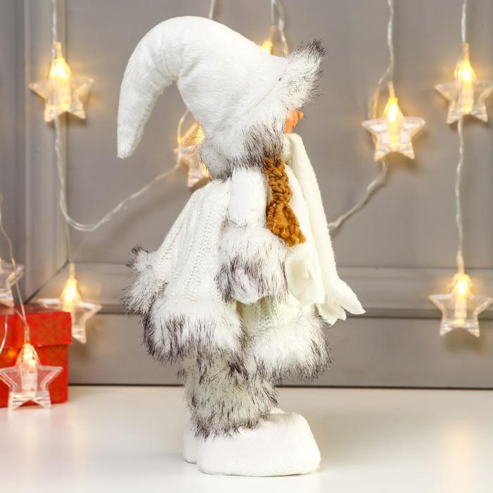 Кукла интерьерная "Девочка в вязаном платье и белом шарфике" 31 см - фото 1906871454