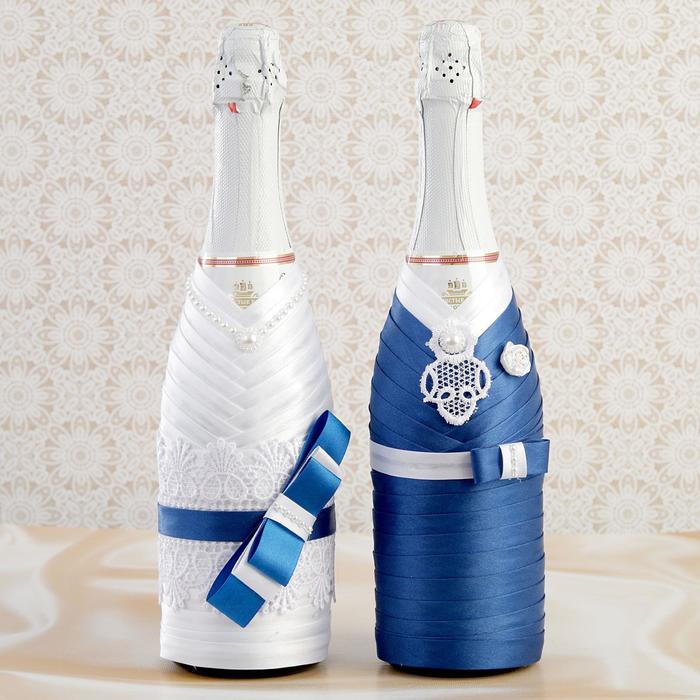 Свадебные бутылки шампанского. Свадебные бутылки. Украшение шампанского. Украшение бутылок на свадьбу. Декор шампанского на свадьбу.