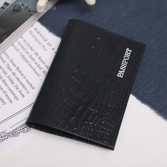 Обложка для паспорта, тиснение фольга, крокодил, цвет чёрный - Фото 1