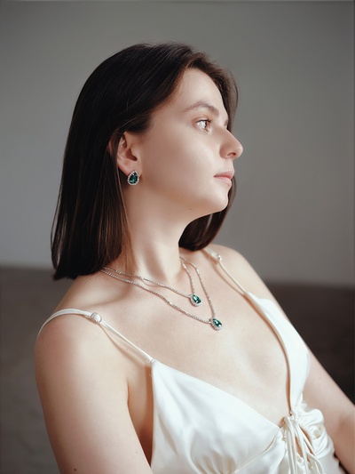 Набор 2 предмета: серьги, колье «Жаклин» дуэт, капля, цвет бело-изумрудный в серебре, 45см