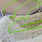 Плечики для одежды детские с антискользящим покрытием, размер 30-34, цвет зелёный - Фото 6