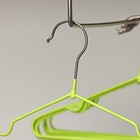 Вешалка-плечики для одежды детская с антискользящим покрытием, размер 30-34, цвет зелёный - Фото 7