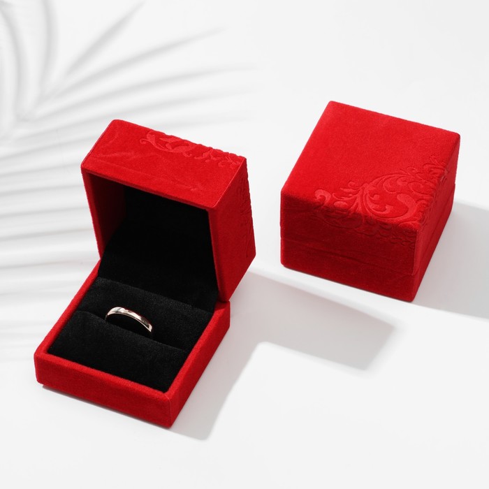 Футляр бархатный под кольцо «Узоры», 6×6, цвет красный, вставка чёрная