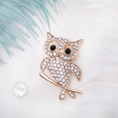 Брошь «Сова на веточке», чёрно-белая в золоте