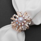 Кольцо для платка «Цветок» с жемчужной сердцевиной, цвет белый в золоте - Фото 1