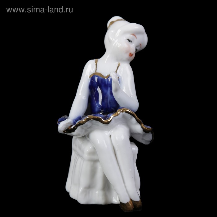 Сувенир керамика под фарфор "Маленькая балеринка на пуфе" кобальт 8х5х5 см - Фото 1