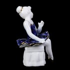 Сувенир керамика под фарфор "Маленькая балеринка на пуфе" кобальт 8х5х5 см - Фото 3