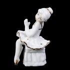 Сувенир керамика под фарфор "Маленькая балеринка на пуфе" белая с золотом 8х5х5 см - Фото 2