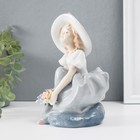 Сувенир керамика под фарфор "Девушка в голубом платье в шляпке с цветами" 17,8х12х12 см - Фото 2