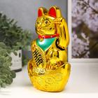 Сувенир кот пластик "Манэки-нэко на слитке" h=17 см, золото - Фото 2