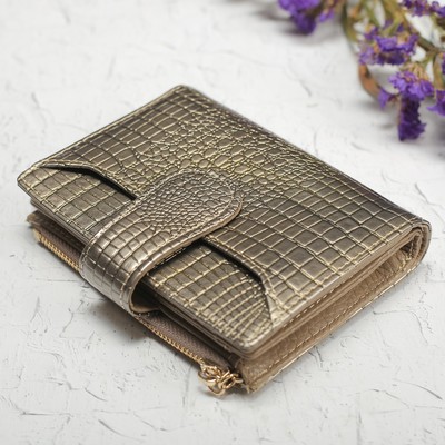 Кошелёк женский, отдел на клапане, цвет золотой