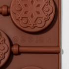 Форма для леденцов новогодняя Доляна «Морозко», силикон, 24×9.5×1.5 см, 6 ячеек (4×4 см), с палочками, голубая - Фото 4