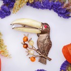 Брошь «Янтарь» тукан, цветная в бронзе - Фото 3