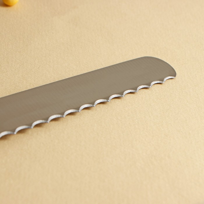 Нож для бисквита, крупные зубчики, ручка пластик, рабочая поверхность 30 см, толщина лезвия 1,8 мм - фото 1886270043