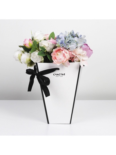 Коробка для цветов на лентах «Шанель», 17×25×9 см