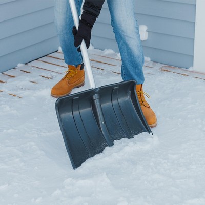 Лопата для уборки снега, пластиковый ковш 380×380 мм, алюминиевая планка, алюминиевый черенок, «Снеговик»