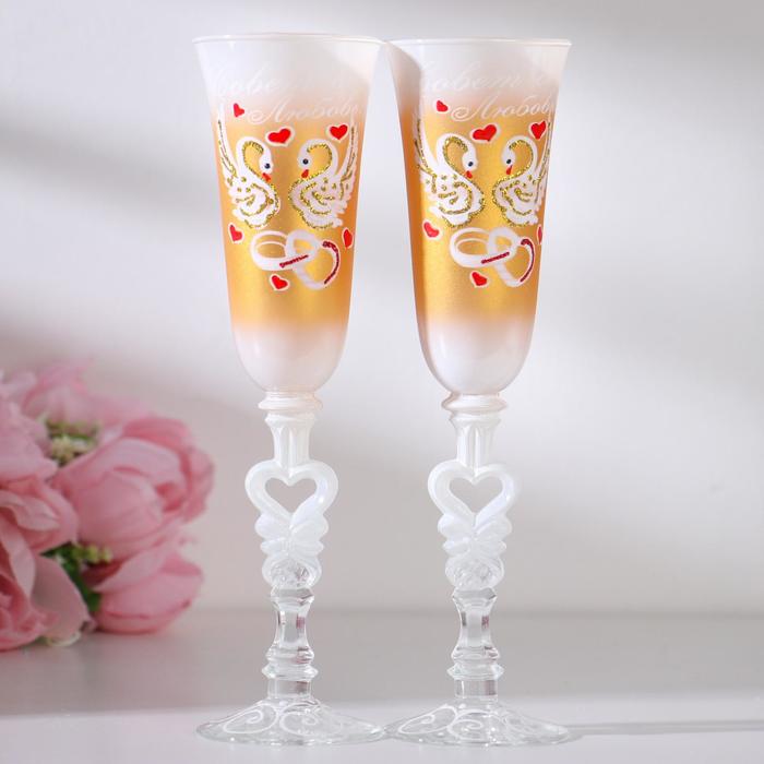 Набор свадебных бокалов «Совет да любовь», с сердцем на ножке, бело-золотой