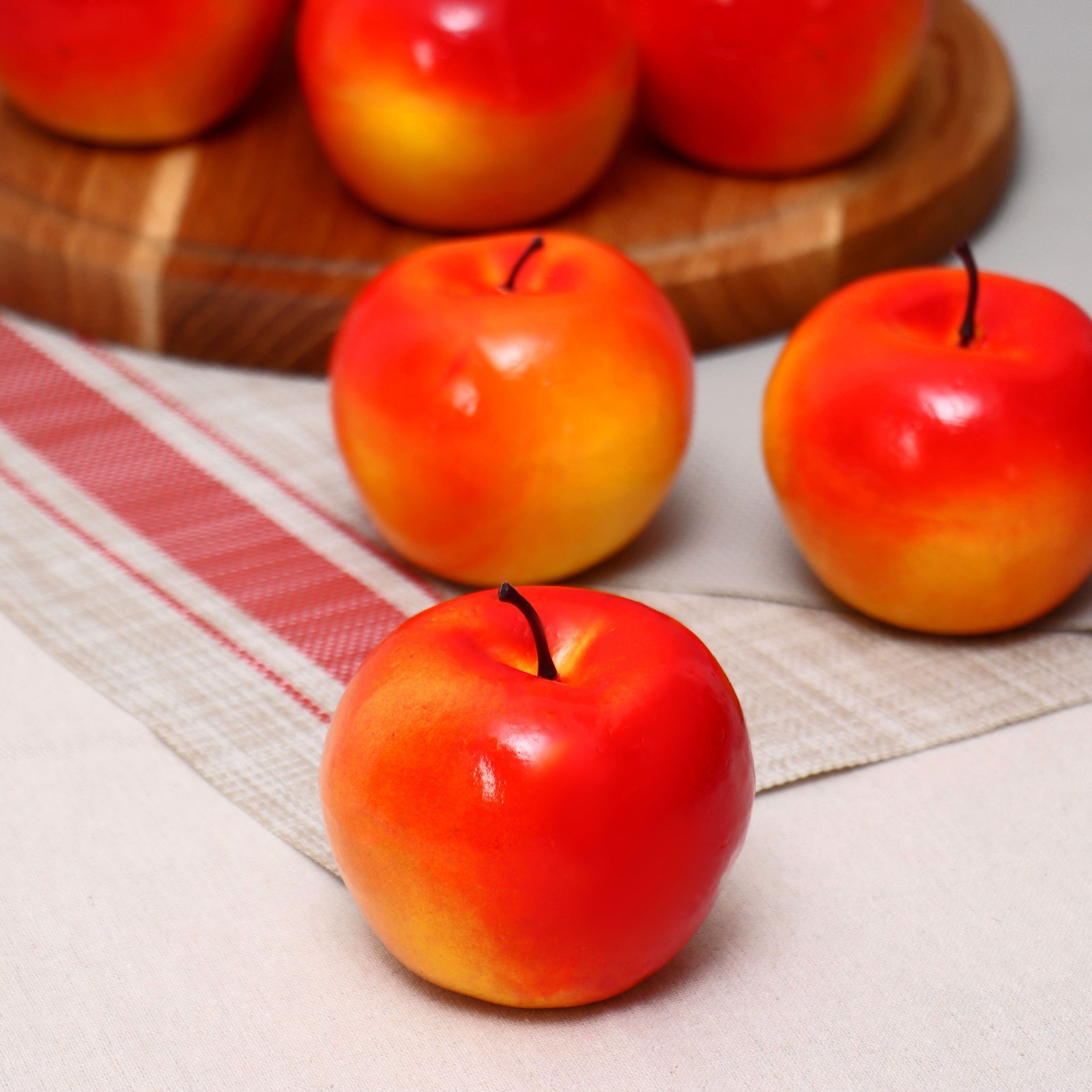 Муляж яблока, цвет красный 3,5 см