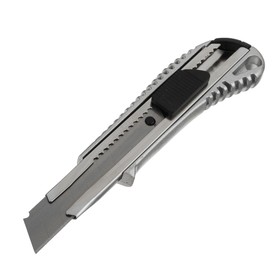 Нож универсальный "РемоКолор", корпус металл, квадратный фиксатор, усиленный, 18 мм