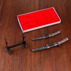 Макет оружия «Сувенирные катаны на подставке 2в1. Кристалл», подарочный набор, ножны чёрный с белыми ромбами, 16 см; 20 см, МИКС - Фото 6