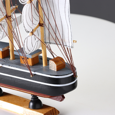 Корабль сувенирный средний «Ганимед»,