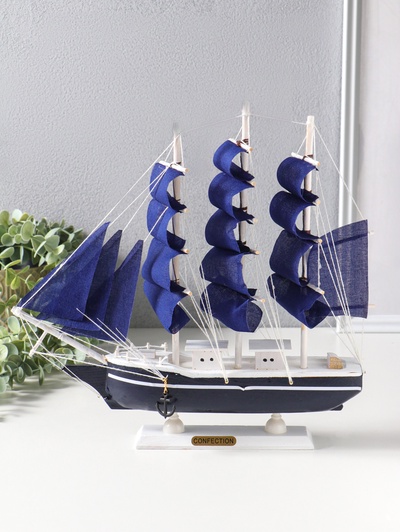 Сувенирная модель корабля «Калева», борта синие с белой полосой, паруса синие, 30×7×32 см