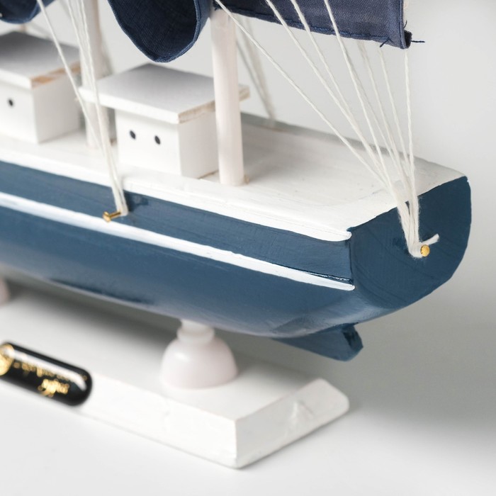 Корабль сувенирный средний «Калева», борта синие с белой полосой, паруса синие, 30х7х32 см - фото 1897962392