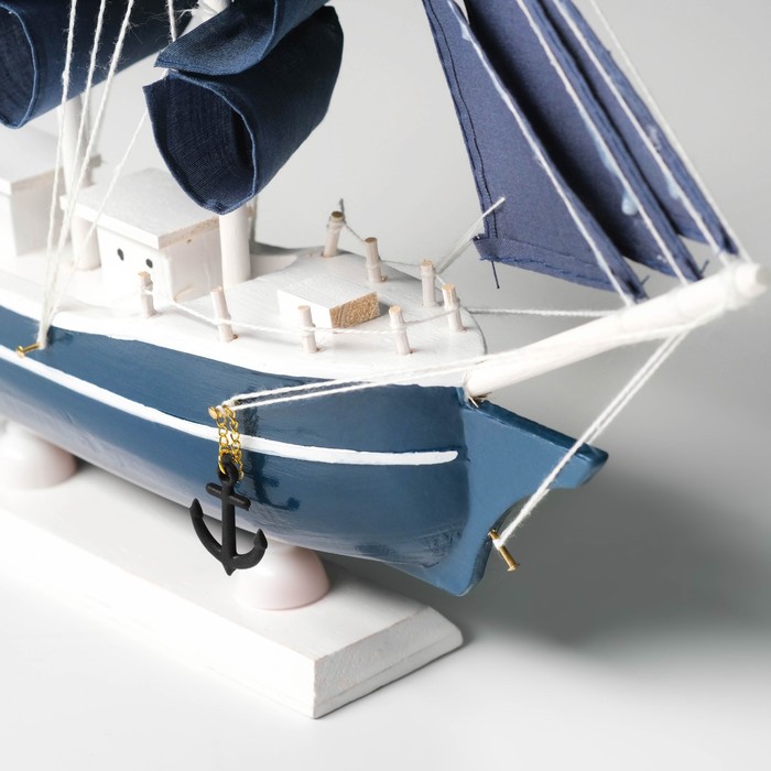 Корабль сувенирный средний «Калева», борта синие с белой полосой, паруса синие, 30х7х32 см - фото 1897962391