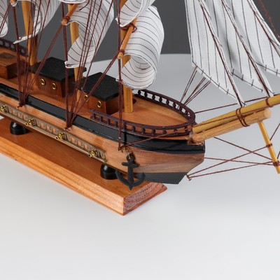 Сувенирная модель корабля «Ричмонд»