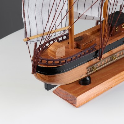 Сувенирная модель корабля «Ричмонд»