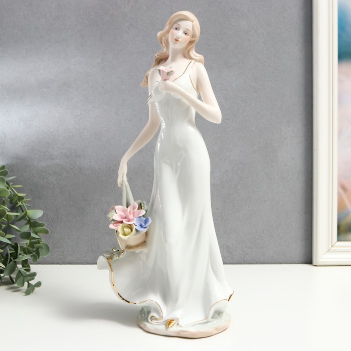 Сувенир керамика "Романтичная девушка с корзиной цветов" 35х16х11 см