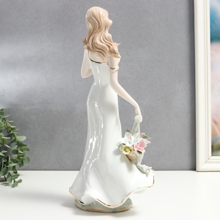 Сувенир керамика "Романтичная девушка с корзиной цветов" 35х16х11 см - фото 1899571063