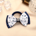 Бант для волос на резинке «Школьница», цветочки, 6.5 см, бело-синий - Фото 3