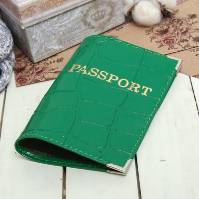 Обложка для паспорта, лат буквы, тисн фольга, крокодил, цвет зелёный