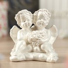 Статуэтка "Пара обнимающихся ангелов с букетом" 13 см, белая - Фото 1
