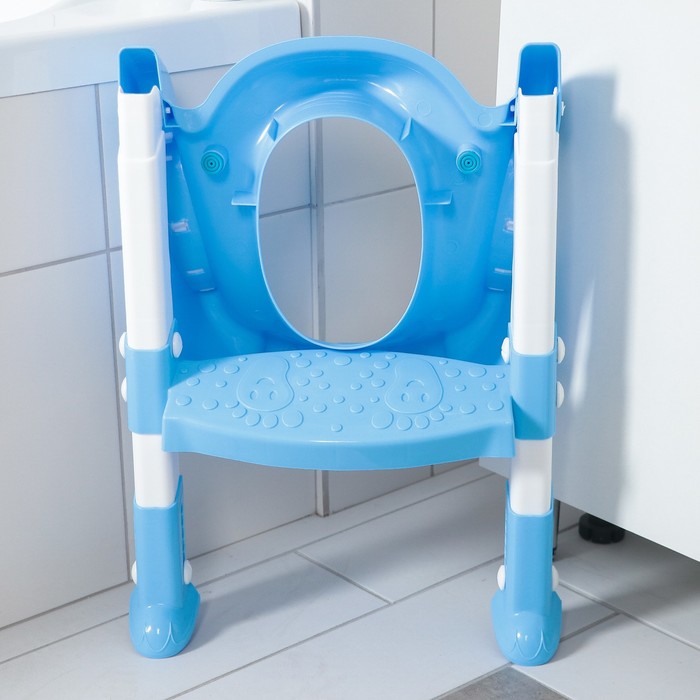 Детская накладка - сиденье на унитаз со ступенькой «Панда», с ручками, цвет голубой - фото 1905452251
