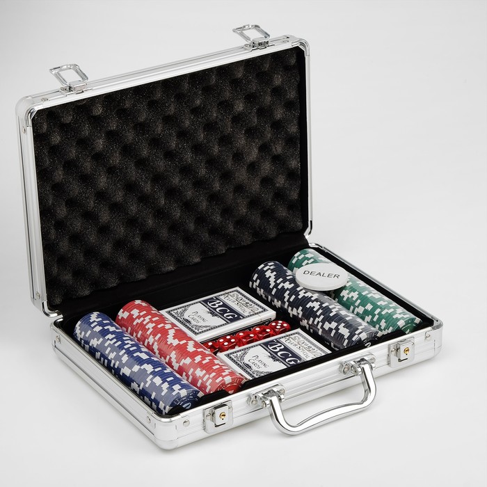 Покер в металлическом кейсе (карты 2 колоды, фишки 200 шт с/номиналом, 5 кубиков), 20.5 х 29 см 4406