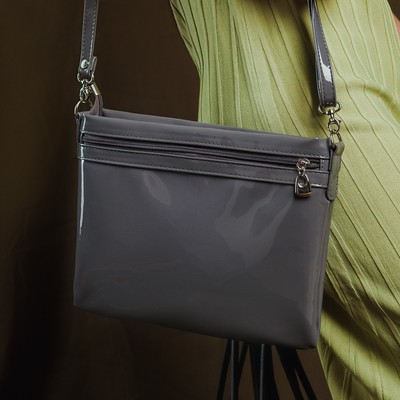 Сумка женская, отдел с перегородкой на молнии, наружный карман, регулируемый ремень, цвет серый