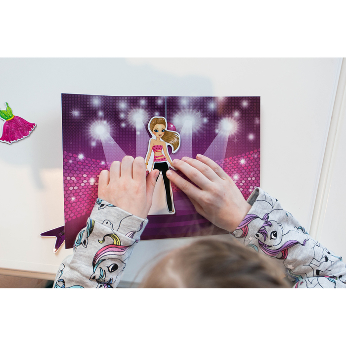 Магнитная игра «Одень куклу: супер-звезда» - фото 1896629748