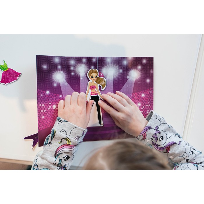 Магнитная игра «Одень куклу: супер-звезда» - фото 1896629745
