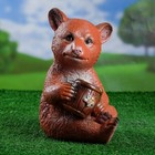 Садовая фигура "Медведь с бочкой меда" бурый 28см - Фото 1