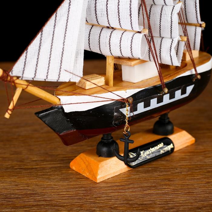Корабль сувенирный малый "Фараон",  борты чёрные, каюты, 3 мачты, белые паруса в полоску - фото 1896487923