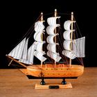 Корабль сувенирный средний «Глиндер», борт светлое дерево, паруса белые, 30х7х30 см - Фото 1